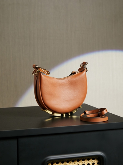 フェンディバッグ側面デザイン